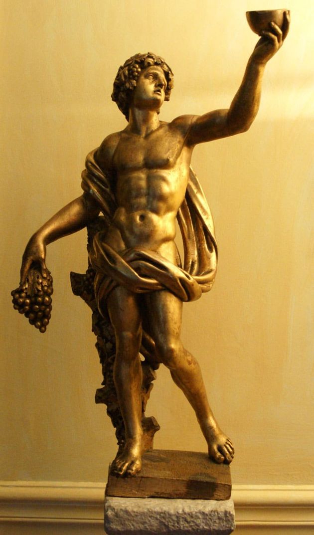 Бог виноватого. Дионис Бог. Дионис Бог древней Греции. Дионис Бог статуя. Дионисий греческий Бог.