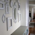 Винтажное зеркало спасет любой интерьер — теперь мы знаем какую старую вещь можно брать в новую квартиру