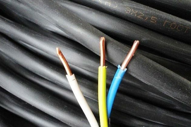 Какую максимальную нагрузку могут выдержать провода с сечениями 4 мм²/2,5 мм²/1,5 мм²