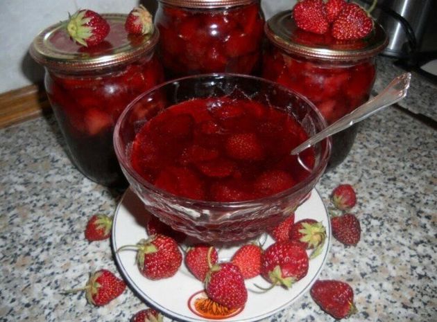 Рецепт ароматного клубничного варенья без варки ягод