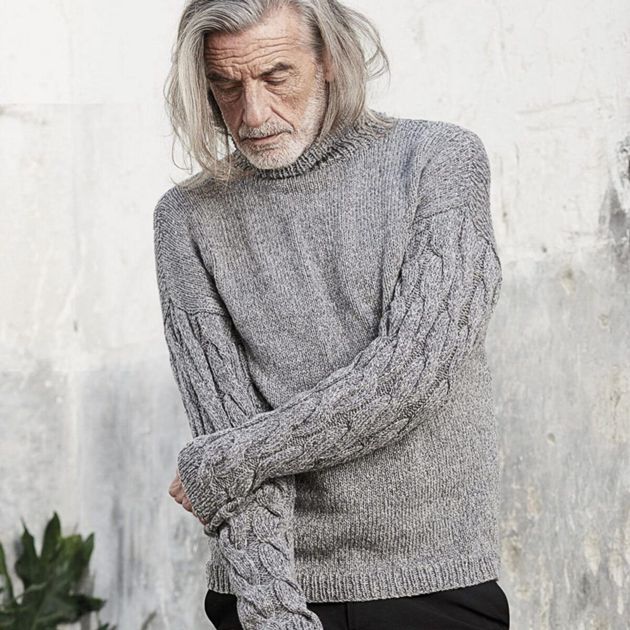 Стильный серый свитер для мужчин. Описание и схема