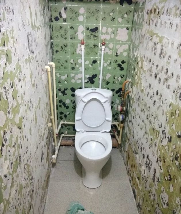 До и после. Бюджетный ремонт туалета из ПВХ панелей. Отличный вариант .