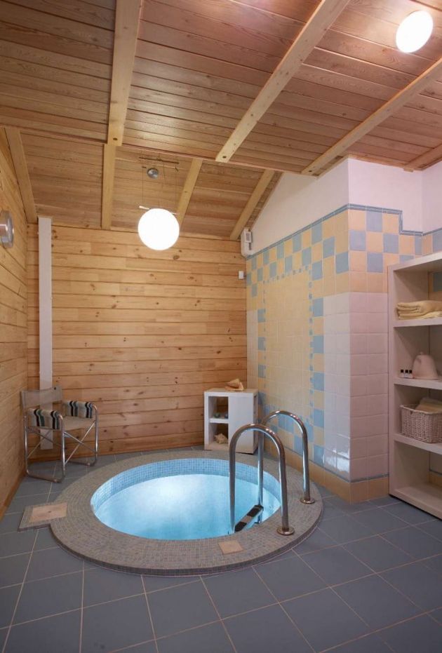 7 уютных примеров обустройства комнаты отдыха в бане для тех, кто любит приятно время провести