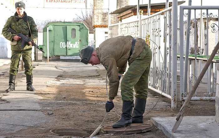 Табуреткой по голове армия