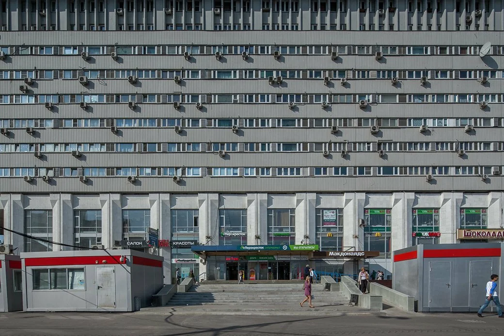 Дом корабль на Тульской дом атомщиков. Дом атомщиков дом корабль Тульская 2. «Дом атомщиков» на Тульской (большая Тульская улица, 2). Здание атомщиков на Тульской.