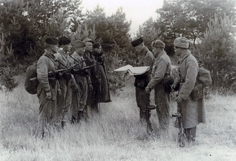 Группа вов. Фронтовая разведка РККА В 1944 году. Разведка НКВД. Разведывательно диверсионная группа НКВД. Диверсионная война.