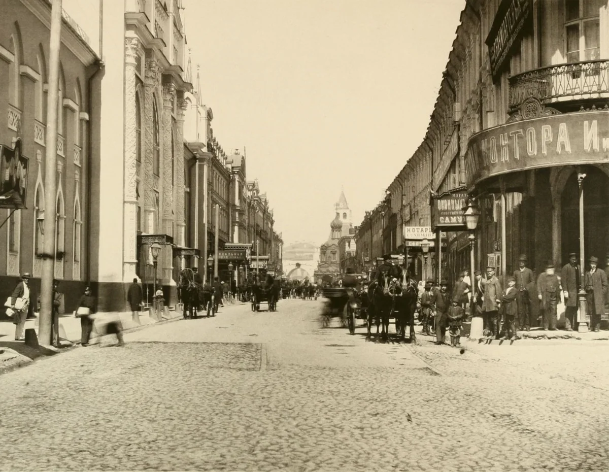 Улица московская 19. Никольская улица в Москве 19 век. Вид Никольской улицы в Москве конец 19 века. Вид Никольский улицы в Москве в конце 19 веаа. Тверская улица Москва 19 век.