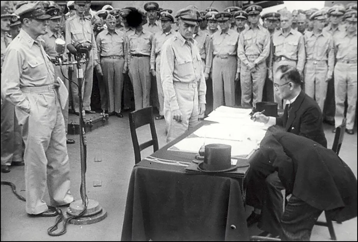 Акт капитуляции японии ссср. Капитуляция Японии 2 сентября 1945. 2 Сентября 1945 г. Япония капитулировала. 2 Сентября 1945, линкор "Миссури". Капитуляция Японии на линкоре Миссури.