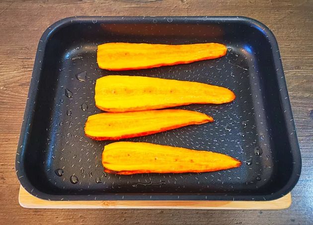 Рассказываю, как повара в ресторанах готовят морковь для салатов: они ее не варят в воде, а делают намного проще и вкуснее