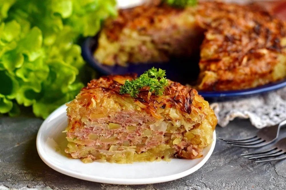 монастырская кухня капустная запеканка. картофельная запеканка с фаршем и капустой. запеканка из цветной капусты с фаршем. необычная картофельная запеканка с мясом. запеканка из цветной капусты с фаршем.