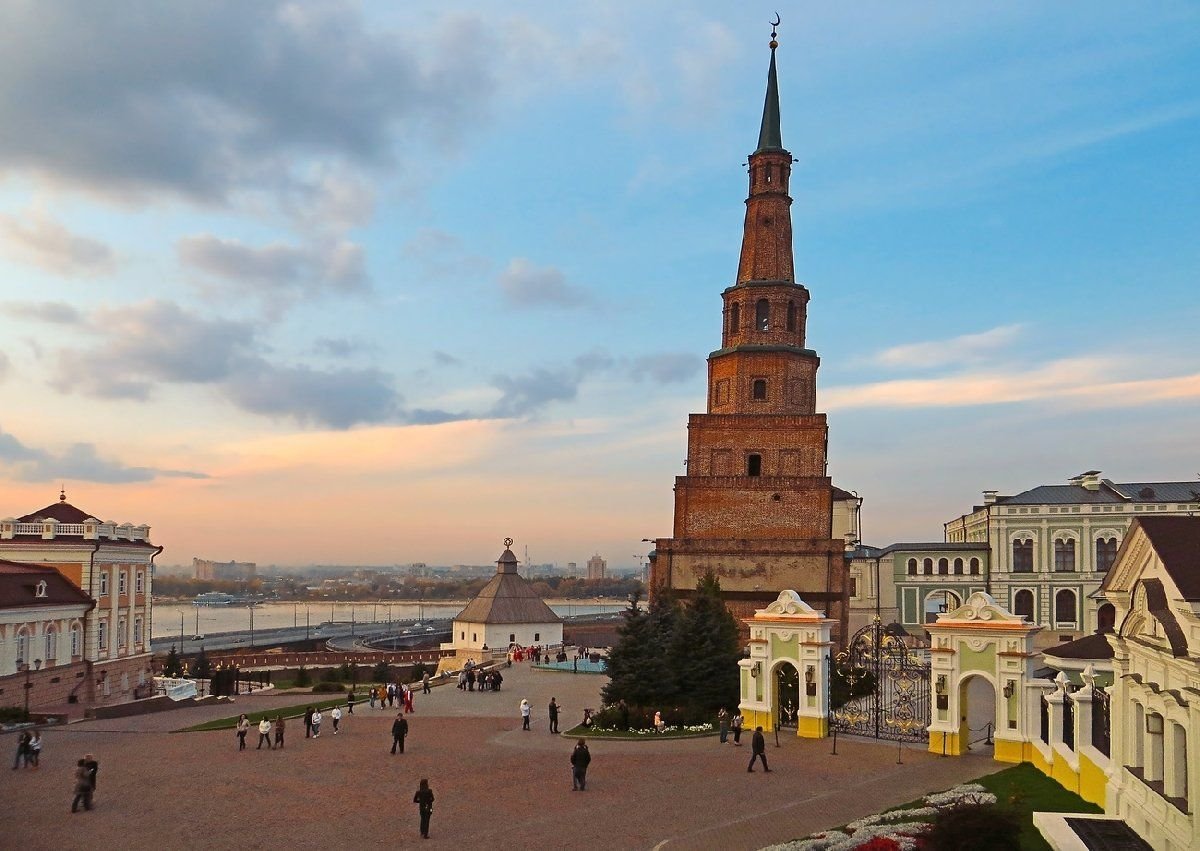 Казанская башня. Падающая башня Сююмбике в Казани. Казань территория Кремля башня Сююмбике. Памятник башня Сююмбике в Казани. Казань Падающая башня Сююмбике фото.