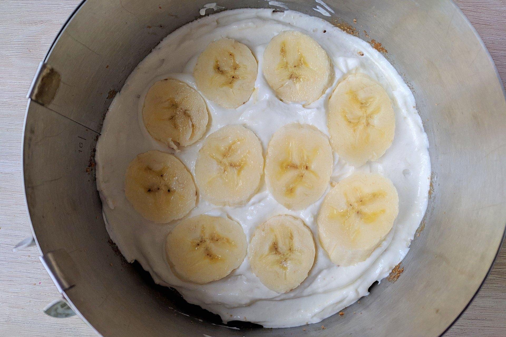 Банановый торт со сметанным кремом