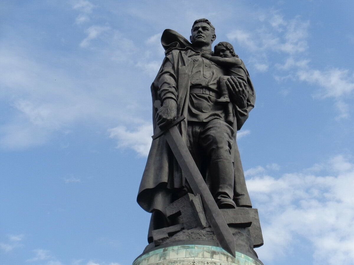 берлин памятник русскому солдату