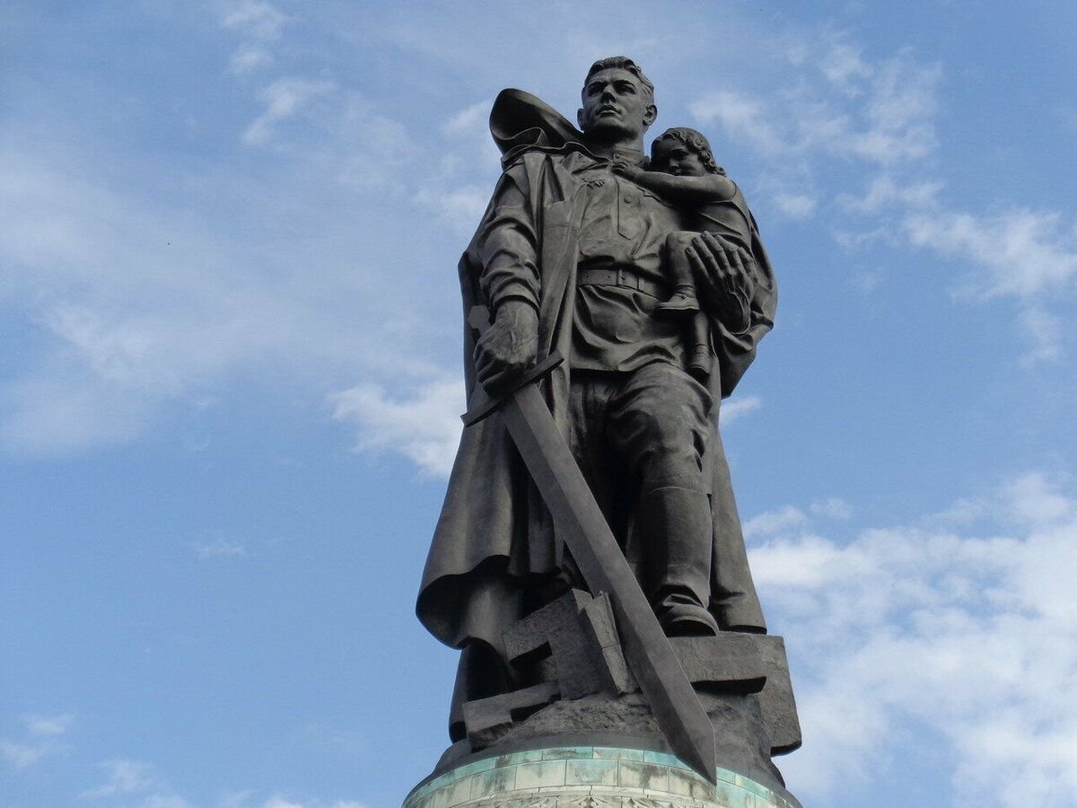 Памятник солдату освободителю картинка