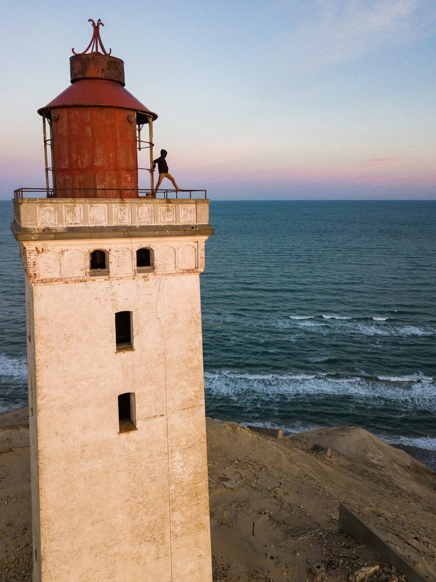 макет маяка. незамеченные. мыс немецкий и вайдагубский маяк. на маяке установлены 3. на маяке установлены три лампы первая.