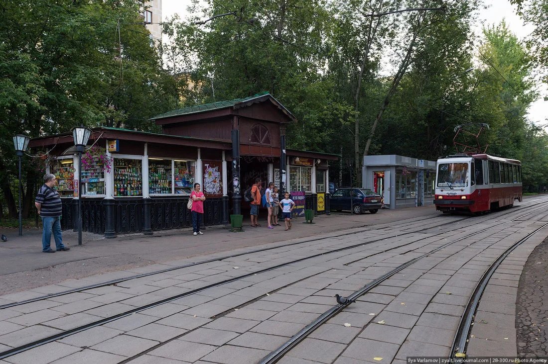 Остановка трамвая в москве