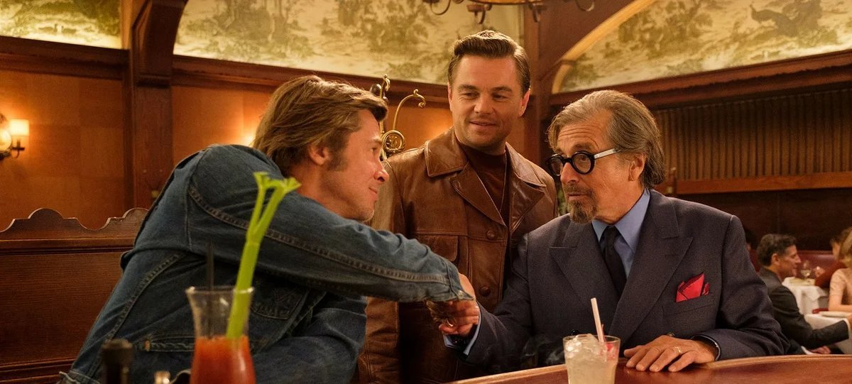 Фильм про знаменитого актера и его каскадера, как всегда