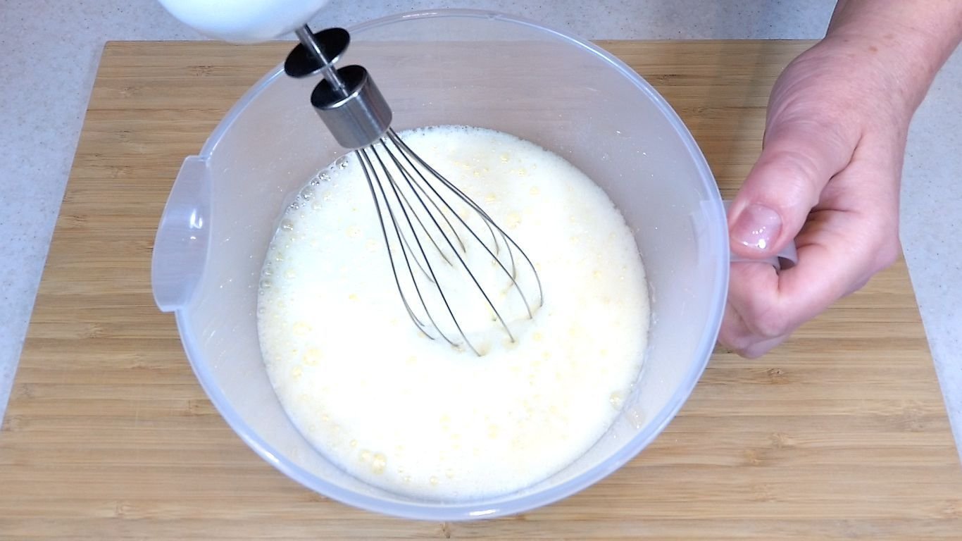 песочное масло. жидкое тесто на пирог на молоке. дрожжевое тесто со сливочным маслом. жидкое тесто на пирог на молоке. тесто со сливочным маслом для пирога.