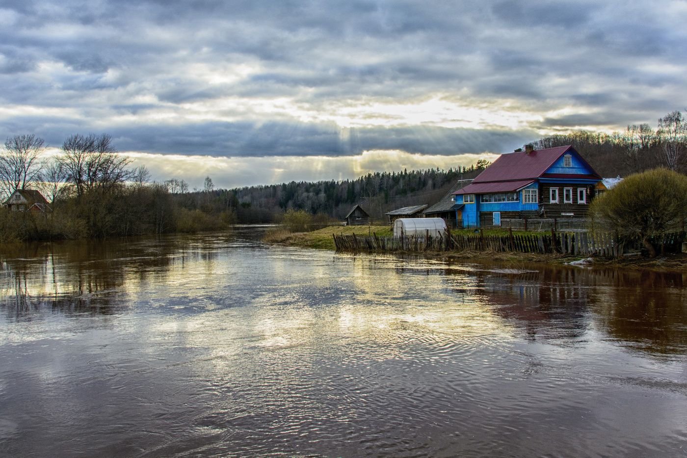 Половодье на реке