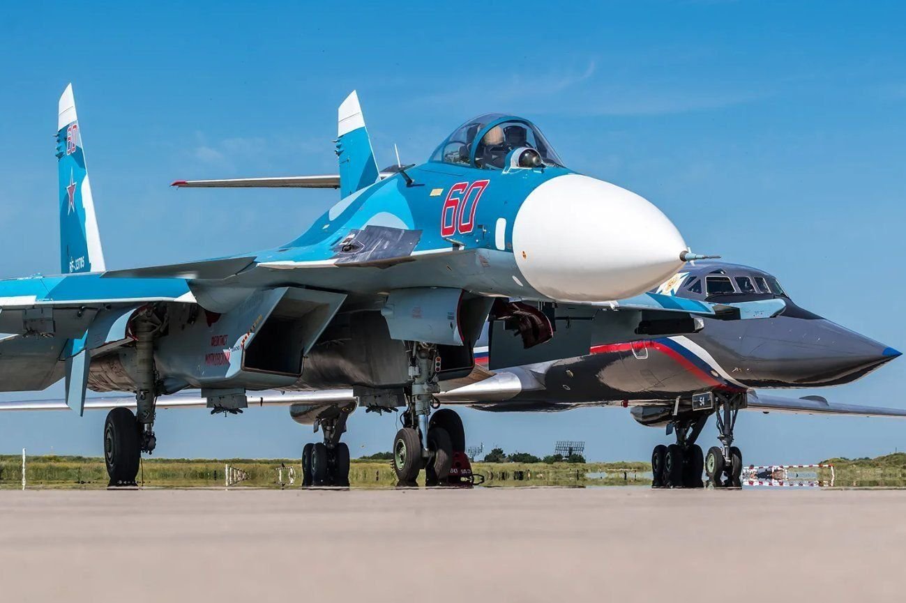 Видео российских самолетов. Су-33 двухдвигательный реактивный самолёт. Су-33 истребитель. Су-33 борт 80. Су 30 палубный.