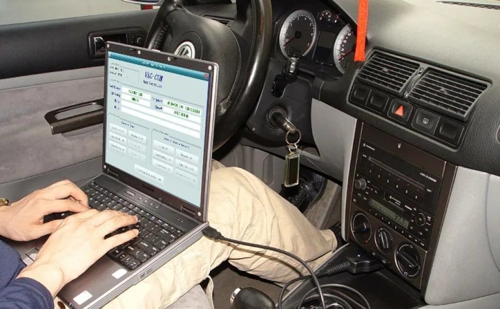 Car computer. Автодиагностика VAG. Автодиагностика на гольф 6. Компьютерная диагностика VAG. Компьютер в машине.