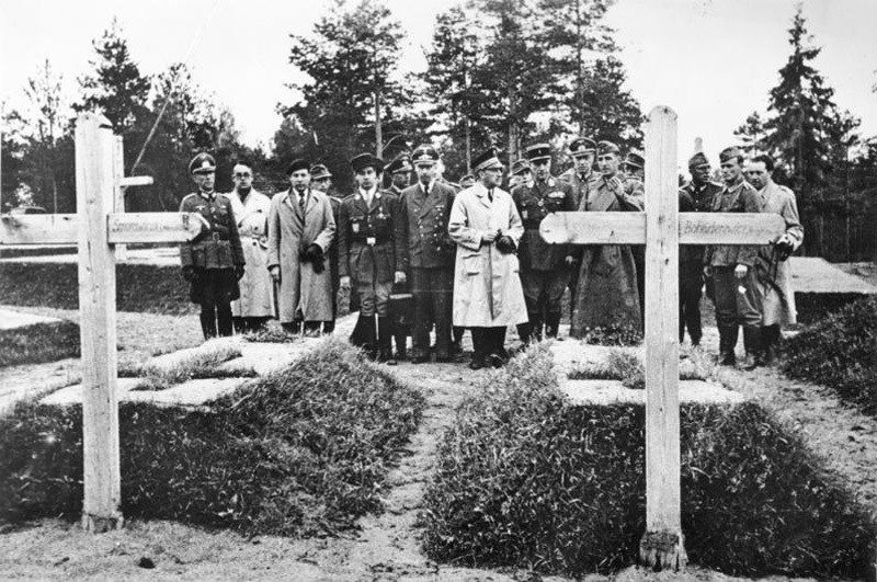 Гибель польского генерала. Расстрел в Катынском лесу 1940. Катынский лес расстрел Поляков. Катынский лес расстрел польских.