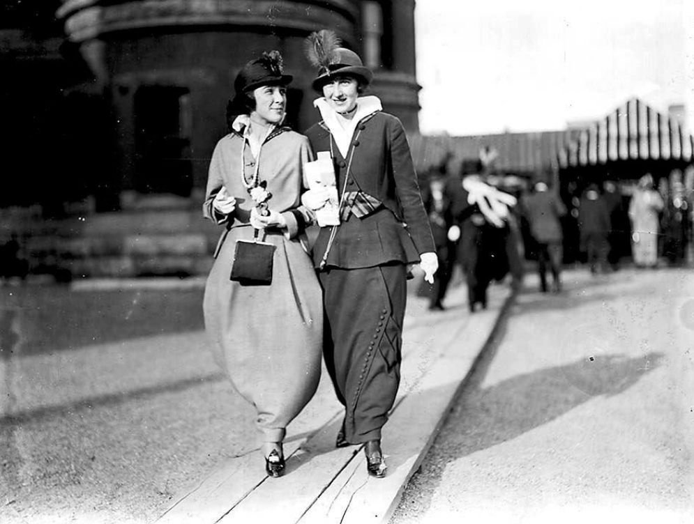 Hobble skirts (1908 — 1914)