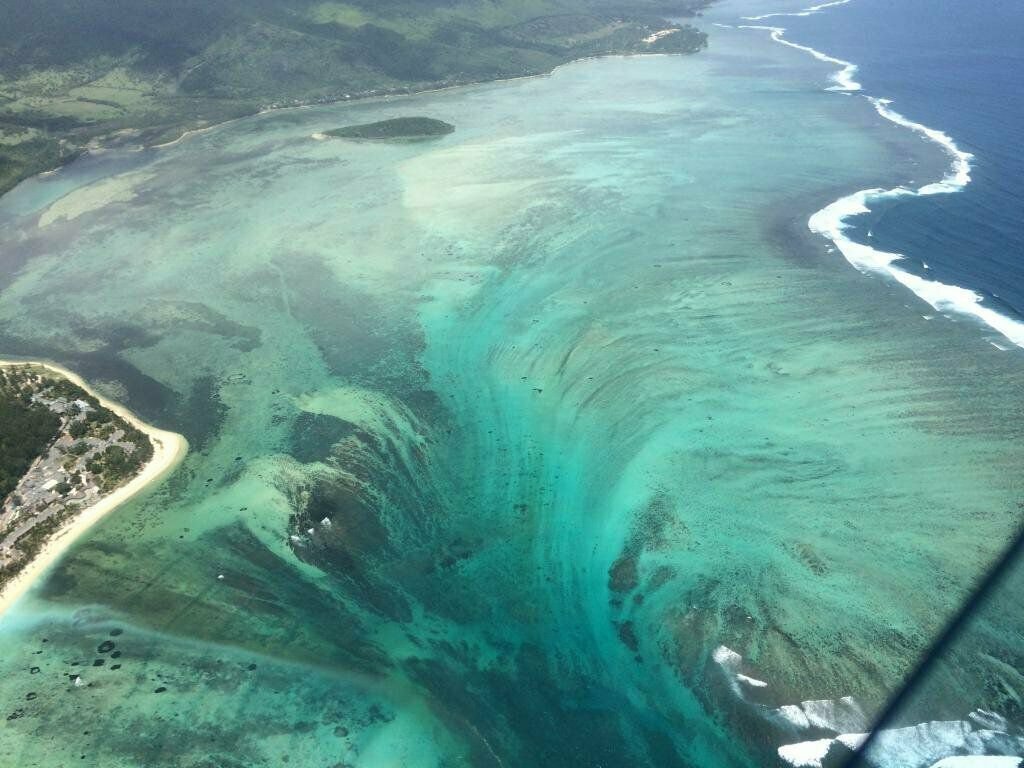 Остров маврикий подводный водопад
