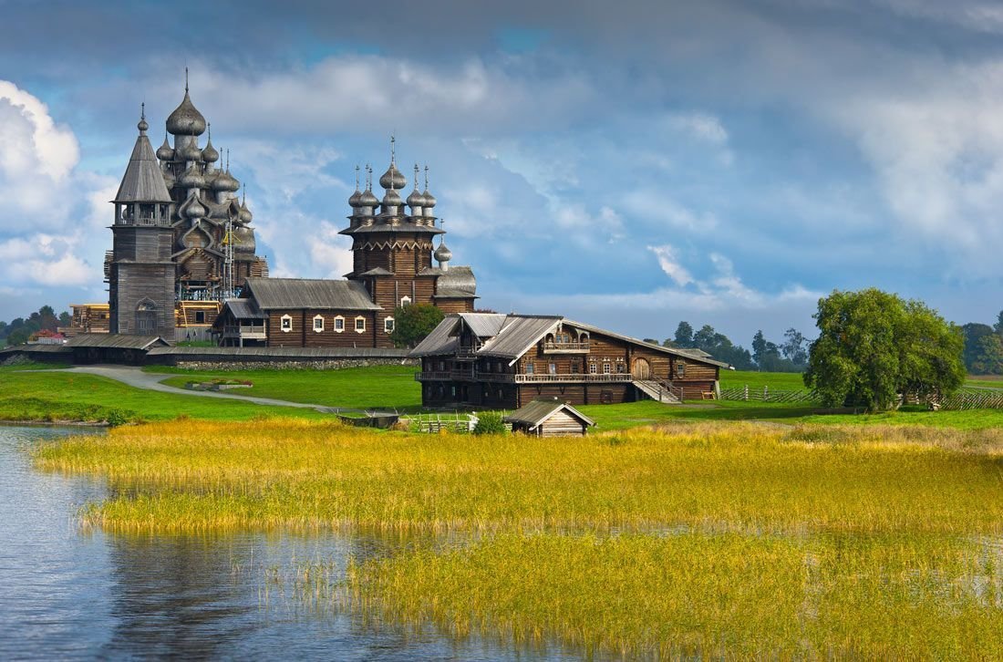 Заповедник кижи в карелии. Кижи музей-заповедник. Музей-заповедник «Кижи» (о. Кижи). Музейтзааоведник Кижи. Остров музей Кижи Карелия.