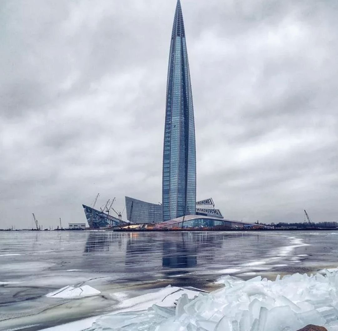 петропавловская крепость и лахта центр