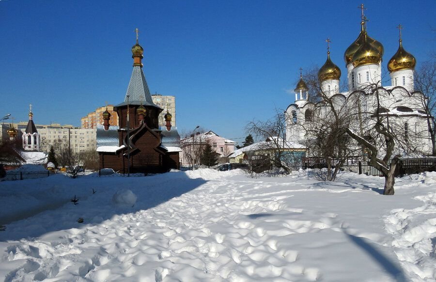 Явление в жуковском. Церковь Пантелеймона Жуковский. Город Жуковский храм Преображения. Храм Преображения Господня Жуковский зимой. Храмы города Жуковского.