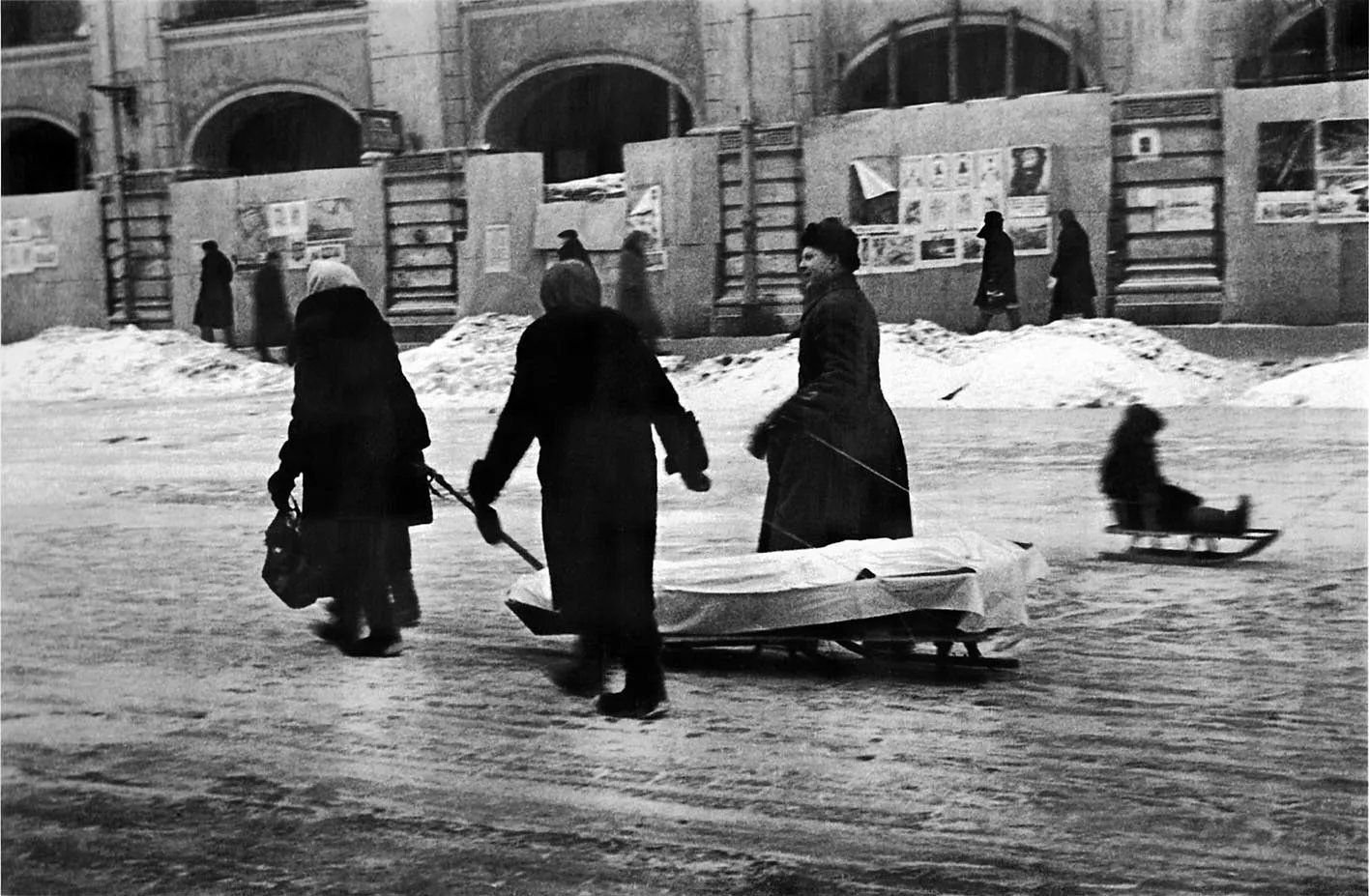 Жить блокада. Блокадный Ленинград зима 1942.