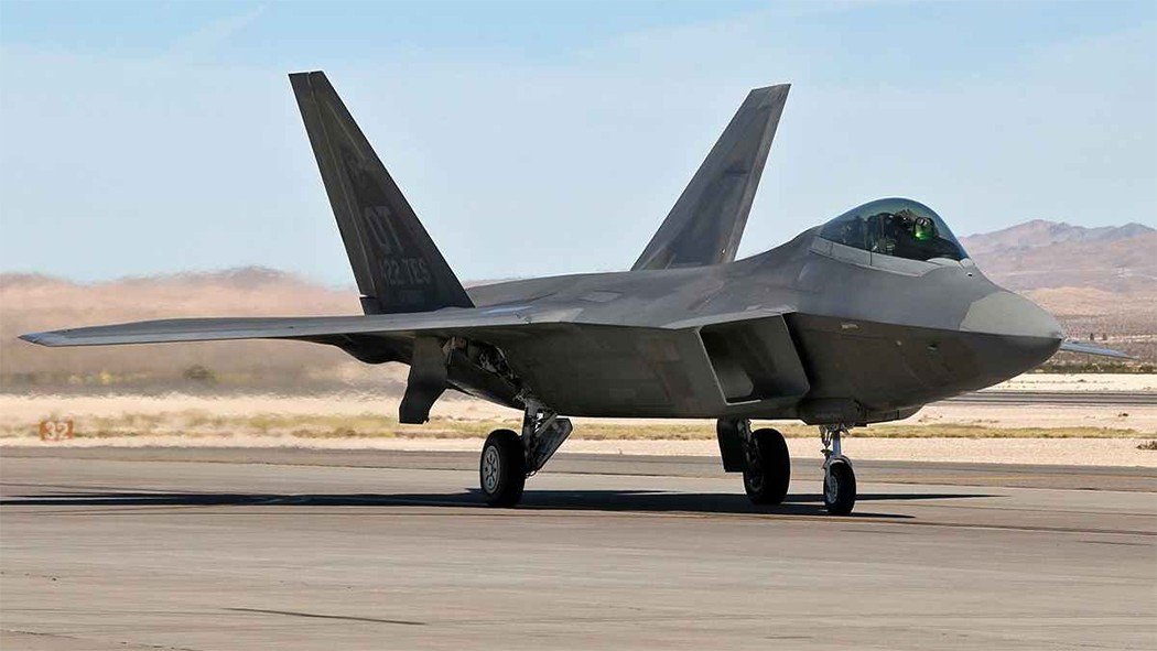 Истребители 5 поколения. F-22 Раптор. F 22 истребитель. F22 Raptor. Самолет f-22a 