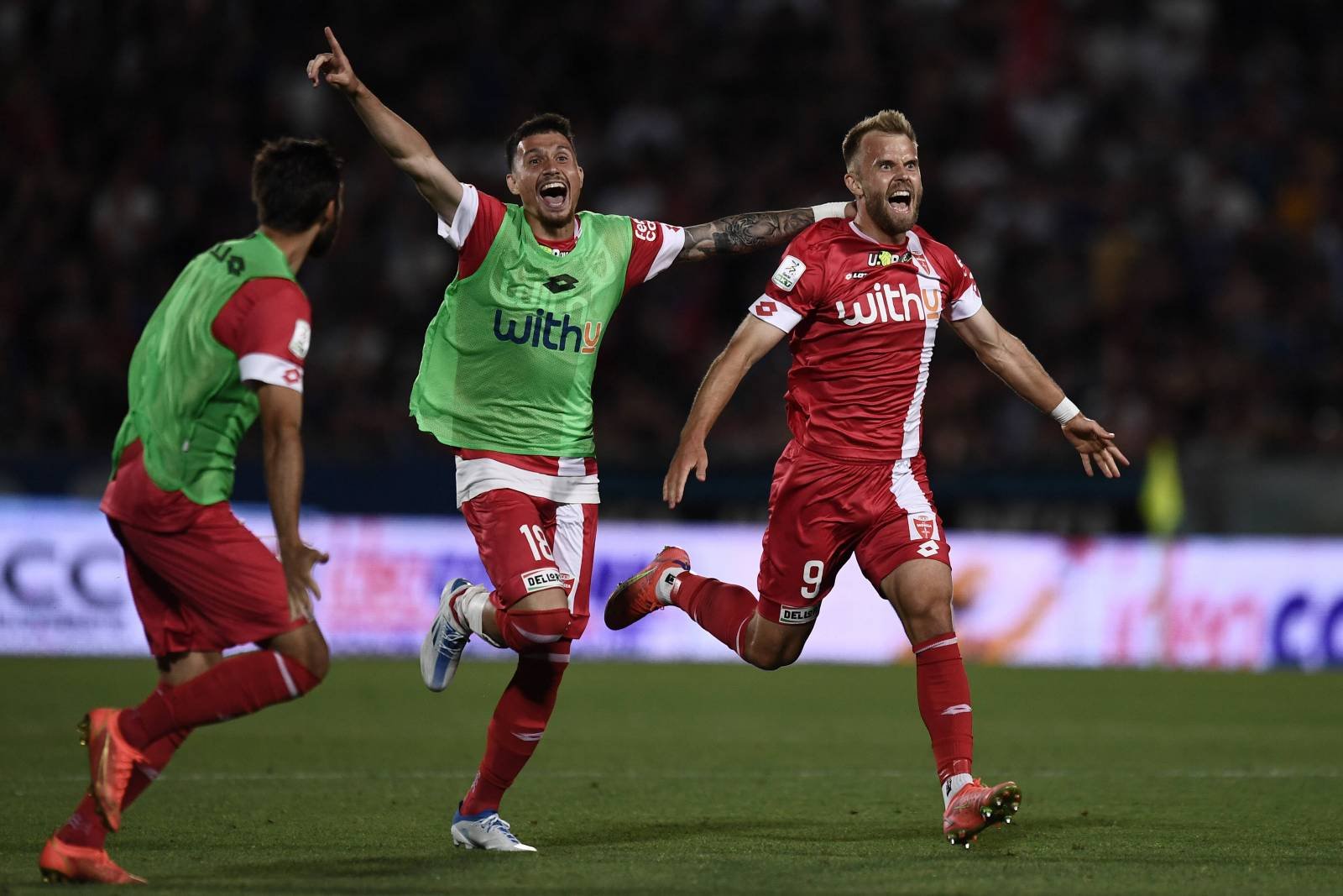 монца фк. монца фк. Monza fc. монца футбольный клуб. фк монца форма.