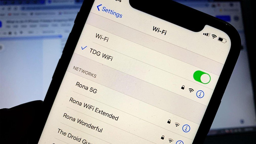 Почему телеграмм работает только через wifi на айфоне