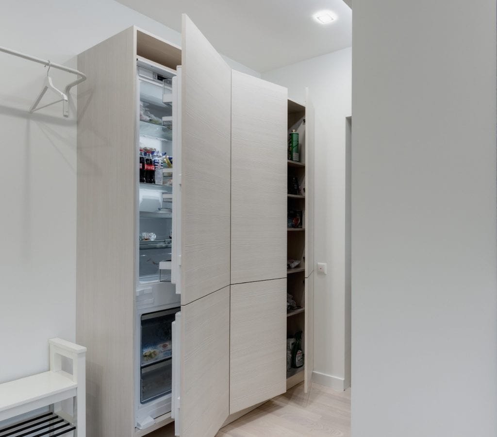 Можно ли перенести холодильник из кухни в прихожую | Luxury House .