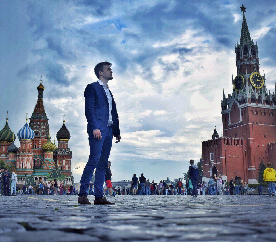 Где сейчас в москве живет. Жить в Москве. Я живу в Москве. Москва настоящая. Глаз Москвы.
