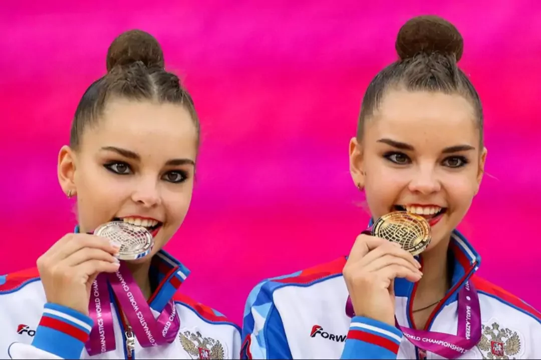 дина аверина китакюсю. дина и арина аверины чемпионат мира 2021. сёстры аверины 2022. аверины карьера. дина и арина аверины.