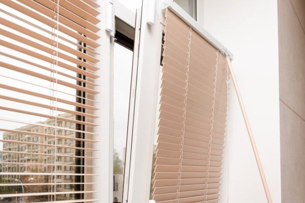 4 эффективных способа закрыть окна от солнца, которые помогут пережить жару