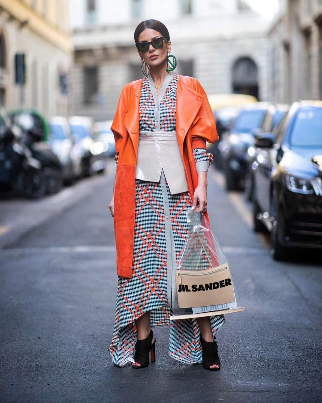 Модные тренды 2023 года. Стильные женские образы в одежде. Многослойность. Многослойные образы с водолазкой. Уличная мода лето.