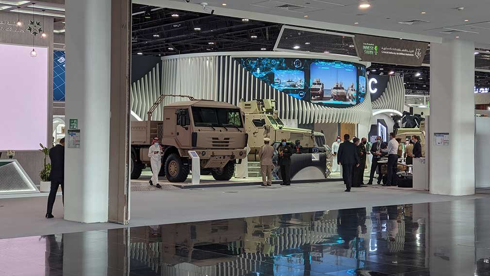 выставка в абу даби. национальный музей шейха зайда в абу-даби. выставка в абу даби. музей в абу даби картины. мечеть абу даби шейха зайда одежда.