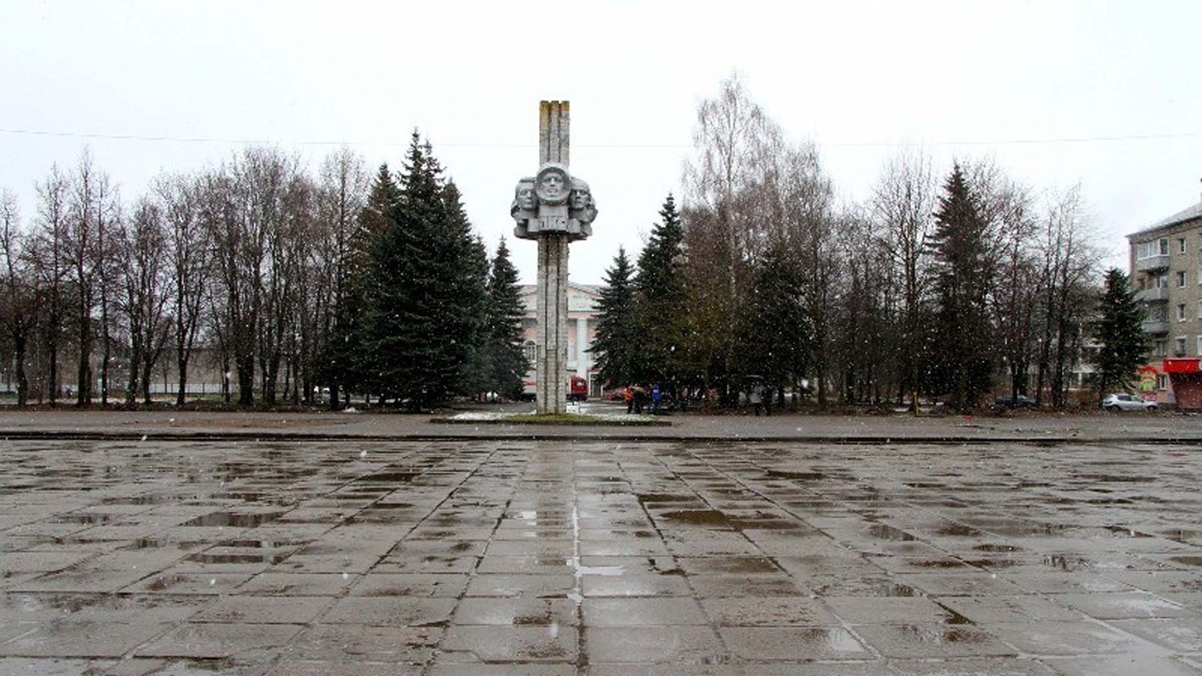 Площадь рыбинского. Комсомольская площадь Рыбинск. Комсомольская площадь полиграф Рыбинск. Комсомольская парк город Рыбинск. Комсомольская площадь Рыбинск проект.