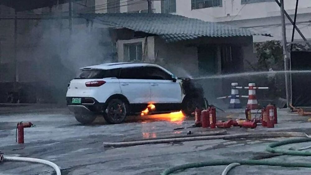 Почему горят электромобили