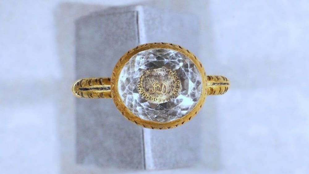 Найденное в Великобритании кольцо эпохи Стюардов / bbc.com
