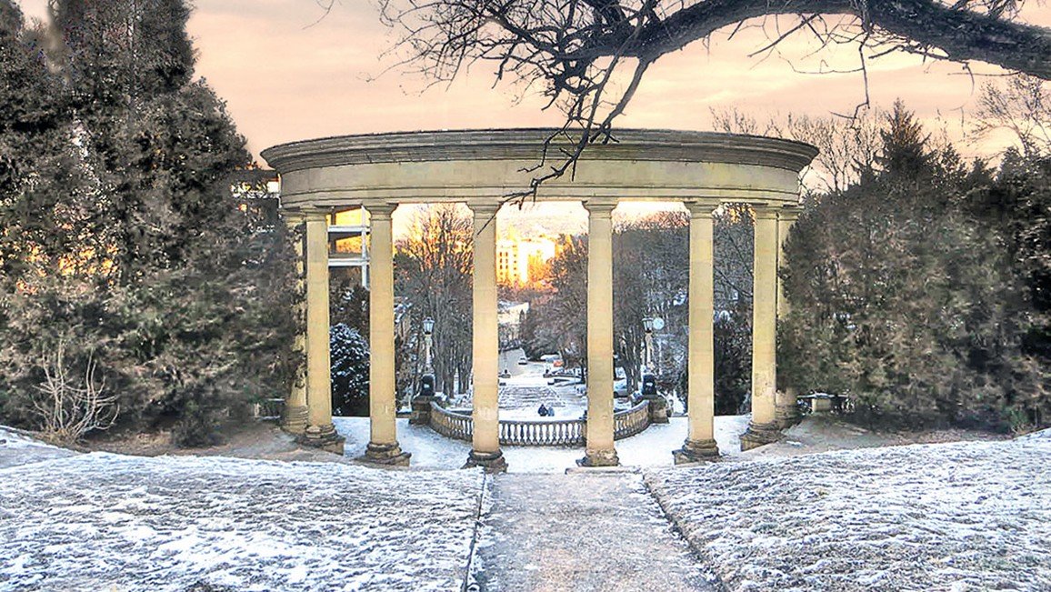 Кисловодск в январе. Курортный парк Кисловодск зимой. Кисловодский Курортный парк зимой. Кисловодск зимняя колоннада. Колоннада Кисловодск зимой.