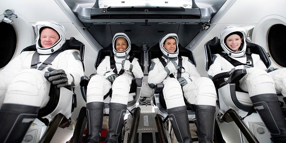 SpaceX отправила на орбиту четырех туристов. Они будут в космосе три дня |  Onliner: технологии | Пульс Mail.ru