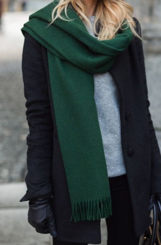 Какой шарф подойдет к темно зеленому пальто