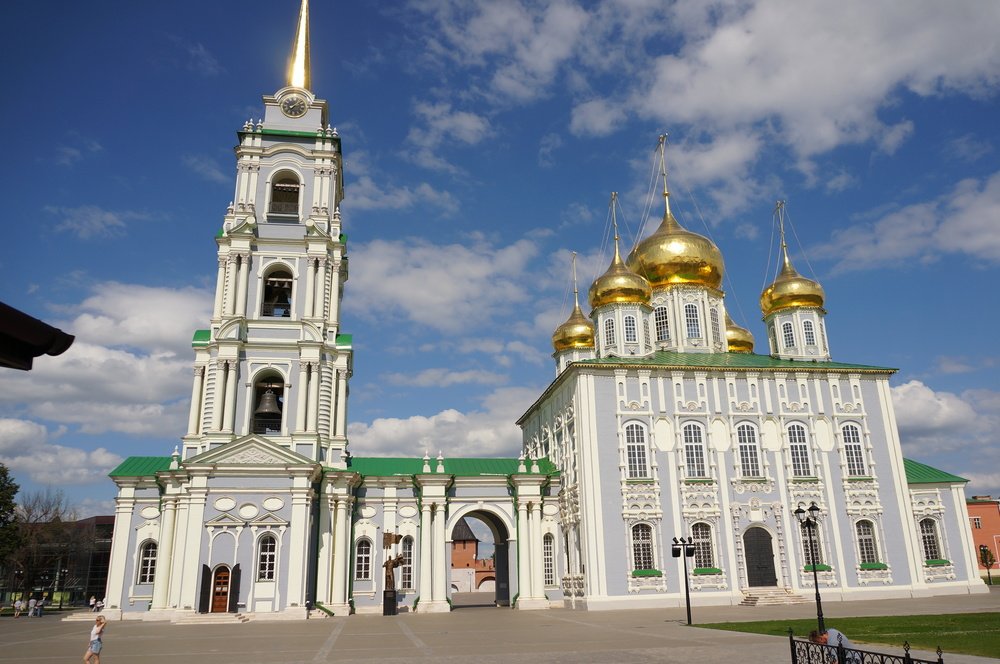 Внутри успенский собор тульского кремля