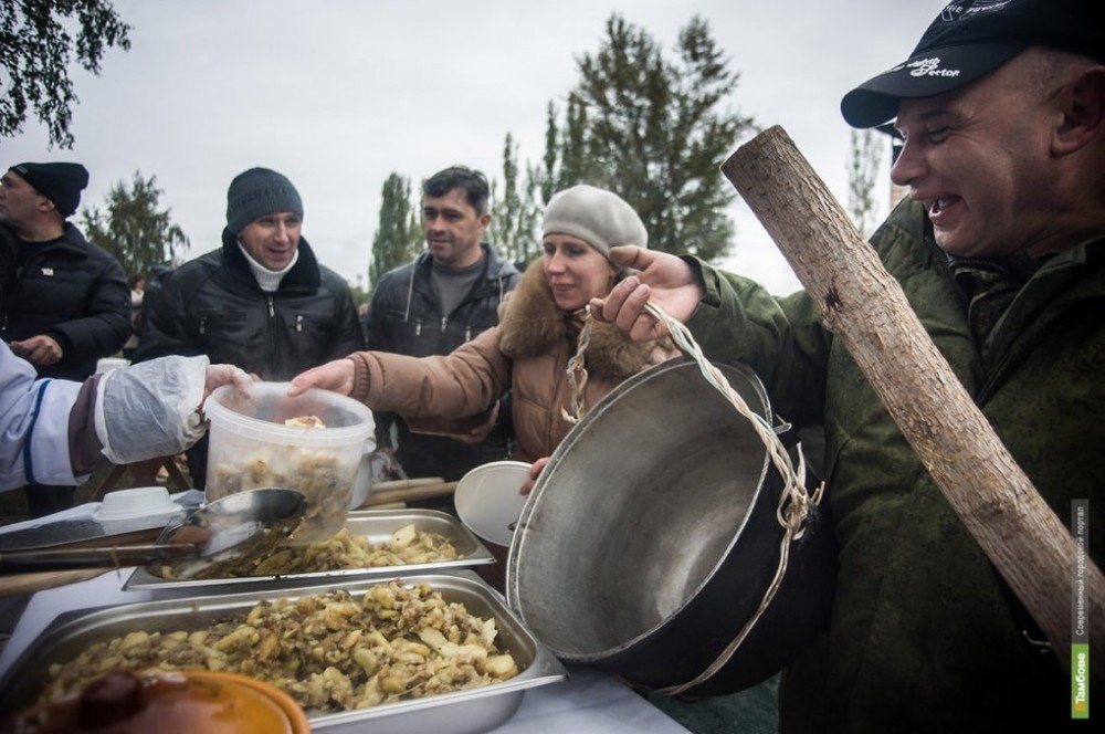 Украинцы дерутся за торт