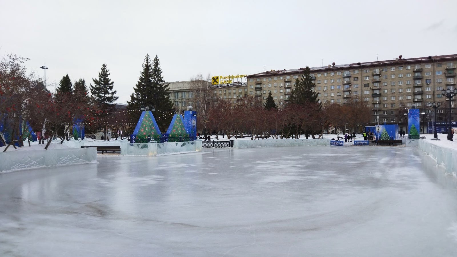 каток на площади ленина новосибирск